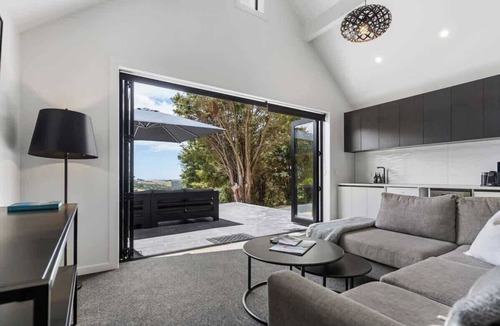 Mangawhai Villa | The Ridge Villa 2 – Serene Hideaway with Infrared Sauna and Spa