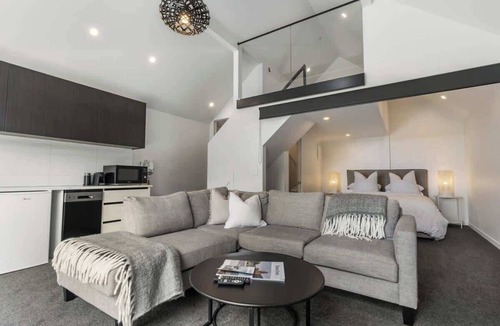 Mangawhai Villa | The Ridge Villa 5 – Spacious Family Retreat Near Mangawhai Beach
