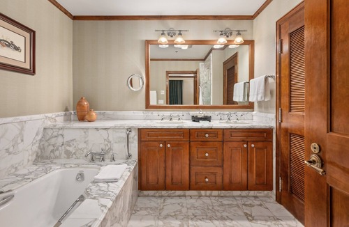 Aspen Hotel | The Ritz-Carlton Club | Two-Bedroom WR Residence 2408, Ski-in & Ski-out Resort in Aspen Highlands