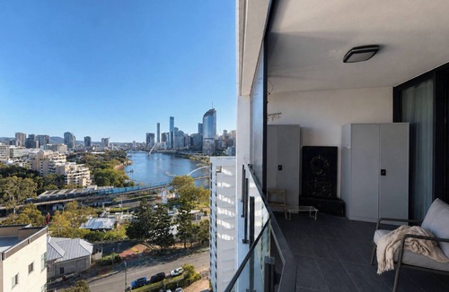 South Brisbane Apartment | The Southbank Nook - River & City View