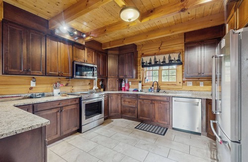 Chalet Village North Cabin | Theater + Arcade! 'Tri-Star Lodge' in Gatlinburg