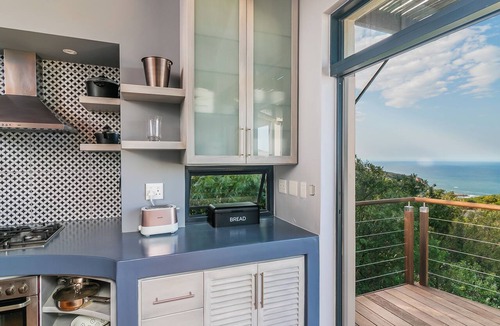 Knysna House | This delightful unit comprises 3 bedrooms and 3 bathrooms. Ideal home to relax.