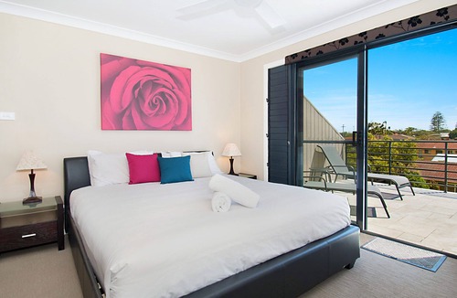 Lennox Head Apartment | This large and airy tri-level home offers the pinnacle of beachside living