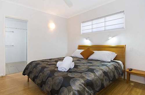 North Creek Apartment | This luxury, beachfront apartment is a magnificent example of beachside living.