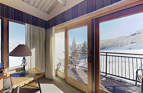 Snowmass Village Apartment | 🌲Timberline 318 Studio Deluxe ~ Hot Tub~Pool~WiFi~Ski-in/out~Local Shuttle🌲