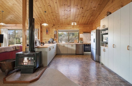 Turangi House | Tongariro Lookout - Turangi Holiday Home