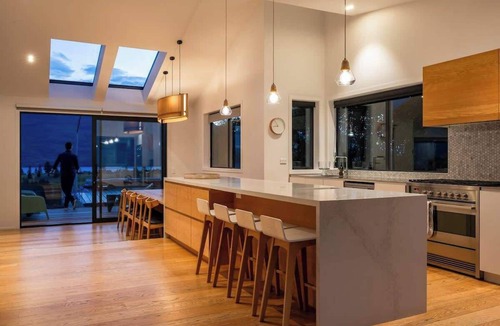 Queenstown House | Tonic Lodge| Hot Tub, Free Parking, Air Con, BBQ