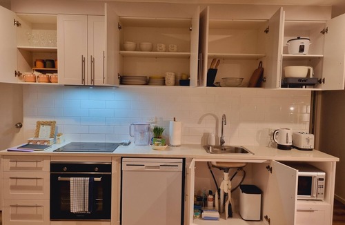 Mount Albert Apartment | Train, Zoo, EdenPark| Arcade, Disney+|FreeParkings