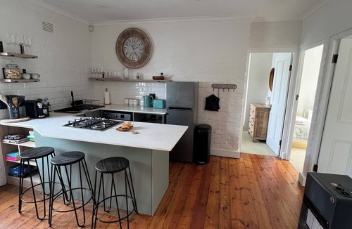 Constantia Cottage | Tranquil Garden Cottage with Stunning Vineyard-to-Mountain Views