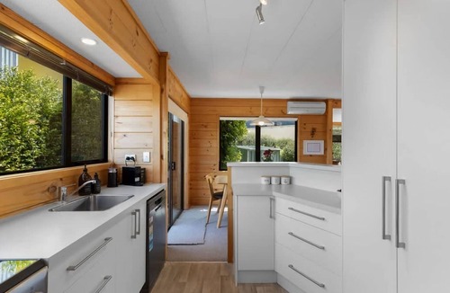 Kelvin Heights House | Tranquil Heights - Spa Pool