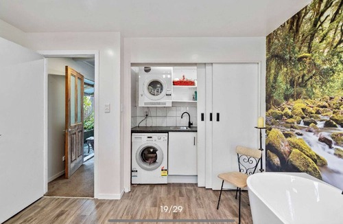 Waipu House | Tranquil space with sounds of stream and native bird life.