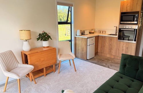 Wanganui District Cottage | Tranquil Tūī Pond Cottage located in peaceful rural setting close to Whanganui.