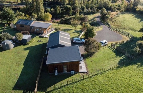 Wanganui District Cottage | Tranquil Tūī Pond Cottage located in peaceful rural setting close to Whanganui.