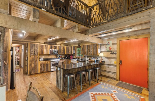 Highlands House | Tree House in Highlands: 3 Levels w/Hot Tub, Covered Porch | Walk to Downtown