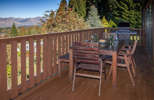 Hanmer Springs House | Treetop Lodge - Acheron Holiday Home