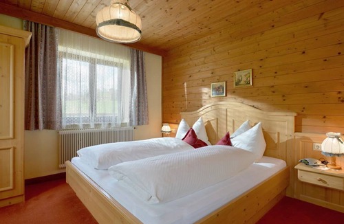 Soell House | Triple Room with Shower, Toilet - Bauernhof Strasserhof