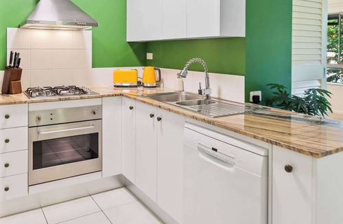 Cairns North Apartment | Tropical Resort Escape
