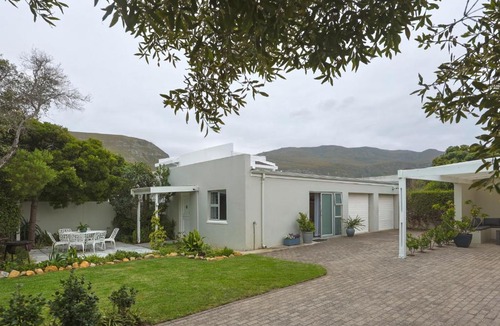 Fernkloof Apartment | Tuis en Tevrede - 1 Bedroom Flat