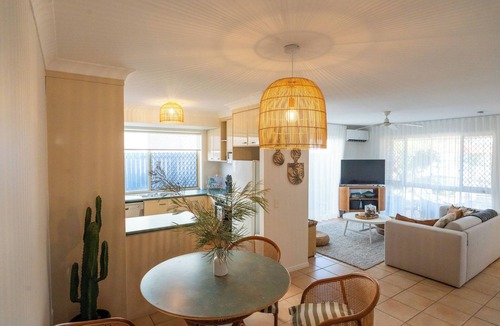 Burleigh Heads House | Two Cozy Burleigh homes in one! Pet friendly and ideal for extended families.