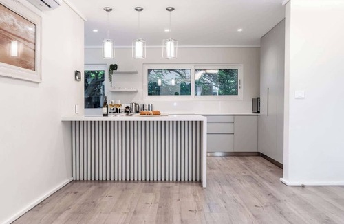 Camps Bay Villa | Two Views - 8 Bedroom Villa in Camps Bay & Hot Tub