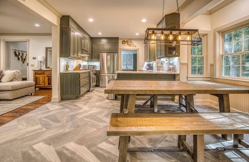 Epworth House | Ultimate Creek Retreat- private 250 ft waterfront - Hot Tub, Sauna, Game Room