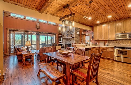 Walnut Mountain Cabin | Ultra Peaceful Retreat! Large Cabin, 2 Masters on Main, Games & Lake!