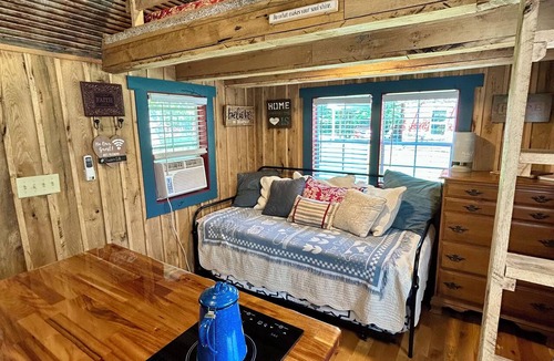 Silva Bed & Breakfast | Unique Treehouse - tiny home combo accommodation in the Ozarks under the stars!