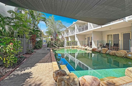 Horseshoe Bay Apartment | Unit 10 Sails on Horseshoe