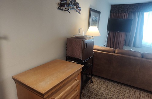 Mount Crested Butte Condo | Unit #465 Charming 1-bedroom condo in with WiFi, fitness room, pool, hot tub.