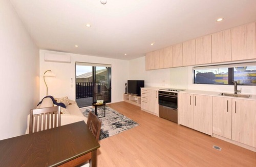 Christchurch City Centre Apartment | Urban Hideaway on Moorhouse Modern 1BR Stay