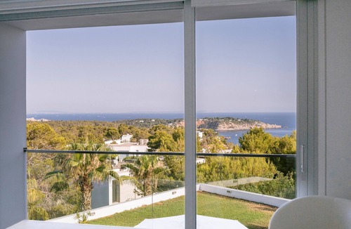 Sant Josep de sa Talaia House | Vacation Home 'Villa 10 9' with Mountain Views, Wi-Fi and Air Conditioning