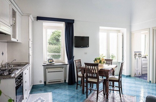 Ravello Villa | Villa Bernardetta Grande: A bright and elegant three-story villa which faces the sun and the sea, with Free WI-FI.