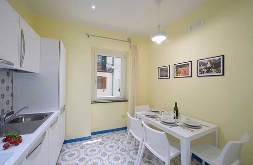 Ravello House | Villa Elicona G: A welcoming two-story apartment situated in a central location, at a short distance from the Cathedral of Ravello, with Free WI-FI.