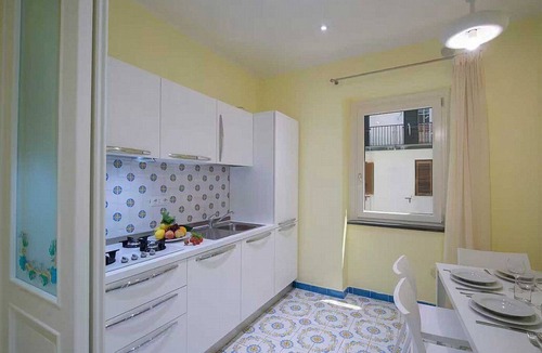 Ravello House | Villa Elicona G: A welcoming two-story apartment situated in a central location, at a short distance from the Cathedral of Ravello, with Free WI-FI.