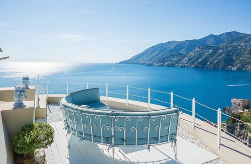 Maiori Villa | Villa Fresia: A splendid and luminous two-story villa built on the sloping cliff in front of the sea, with Free WI-FI.