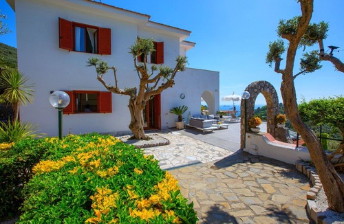 Nerano Villa | Villa in Nerano with 5 bedrooms sleeps 10