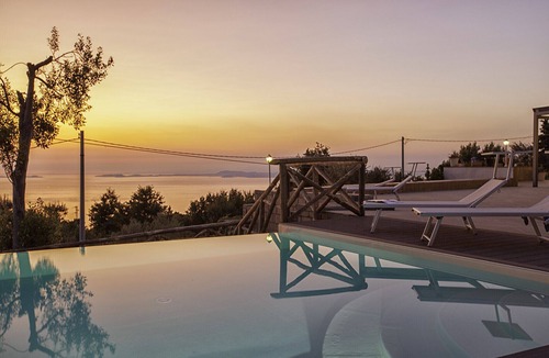 Sant'Agata sui Due Golfi Villa | Villa Ferrara with Infinity Pool, Sea View, Parking and Garden