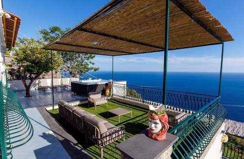 San Michele Villa | Villa Le Porpore between Positano and Amalfi, with an enchanting sea view.