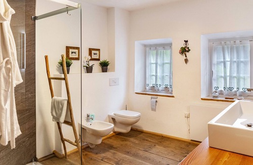 Anras House | Villa 'Maria' with Mountain View, Private Terrace and Wi-Fi