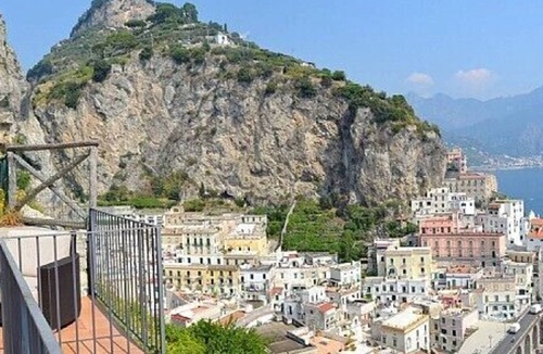 Amalfi Villa | Villa Medea: An elegant and welcoming four-story villa set into the cliff, sheer above the sea, with Free WI-FI.