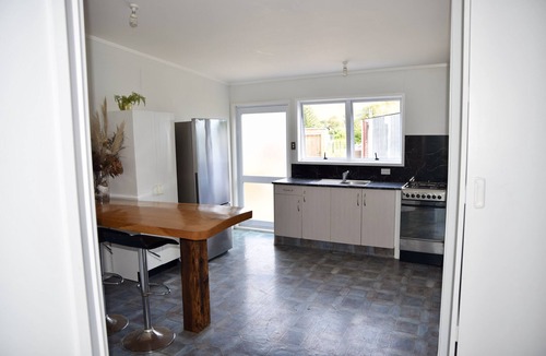 Wainui House | WAINUI GARDEN HIDEAWAY a little gem in a garden oasis.