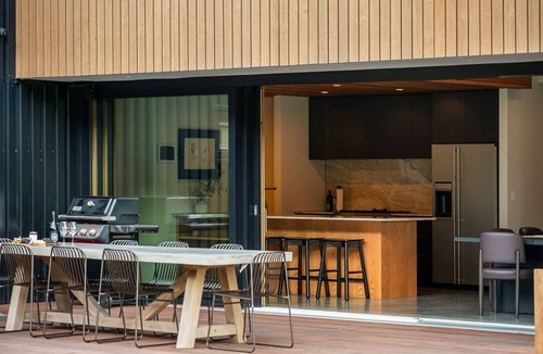 Mount Creighton House | Waiora at 42 | BBQ | Hot Tub | Free Parking | Fireplace