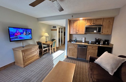 Mount Crested Butte Condo | Walk to lifts, Hot tub, King bed, Pet friendly, Heated pool, Free bus to town