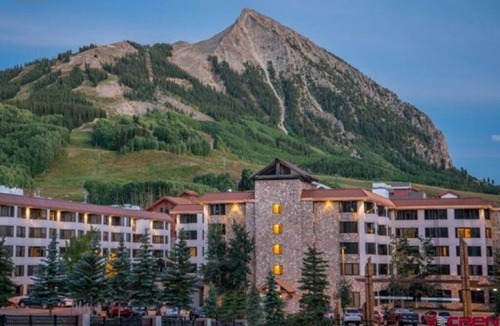 Mount Crested Butte Condo | Walk to lifts, Hot tub, King bed, Pet friendly, Heated pool, Free bus to town