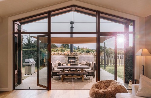 Wanaka Villa | Wanaka Haven Pool, Spa & Park-Like Grounds