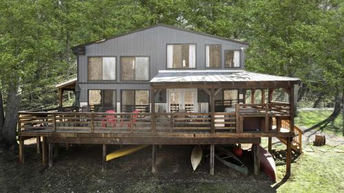 Great Cacapon House | Waterfront w Hot Tub Fire Pit Deck & Water Toys