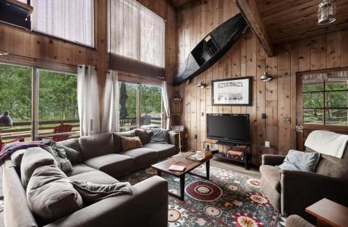 Great Cacapon House | Waterfront w Hot Tub Fire Pit Deck & Water Toys