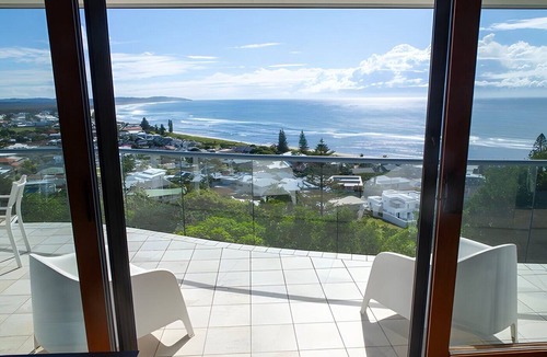 Lennox Head House | Wave Hill and the Pool House, Lennox head