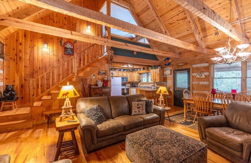 Seven Devils Cabin | Welcome to The Nut House- hot tub, pet friendly, fireplace
