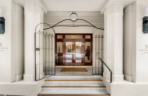 Auckland Central Business District Apartment | Westminster Court Penthouse: Heated pools, wf balcony, billiard room, suana!